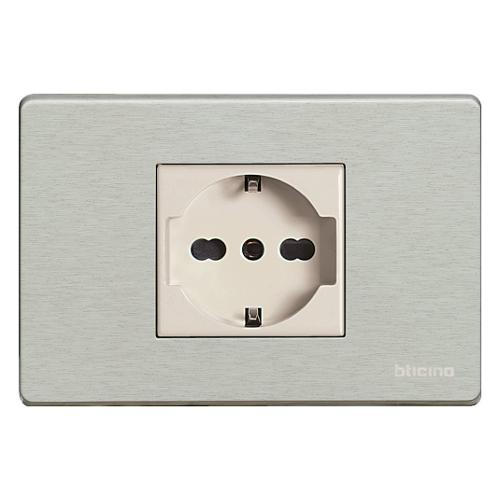 Placca rettangolare con presa pluristandard  argento e avorio serie Magic SA5440 16 Presa Pluristd 2P+T 10/16A